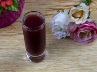 Trnková šťava doma: recepty, výhody a škody