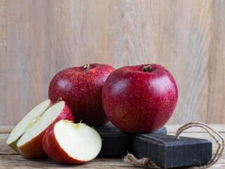 Apple tree Black Prince: variety description, photos, reviews in the Moscow region