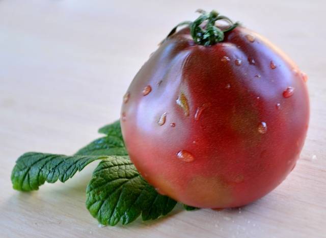 Tomaatti japanilainen tryffeli
